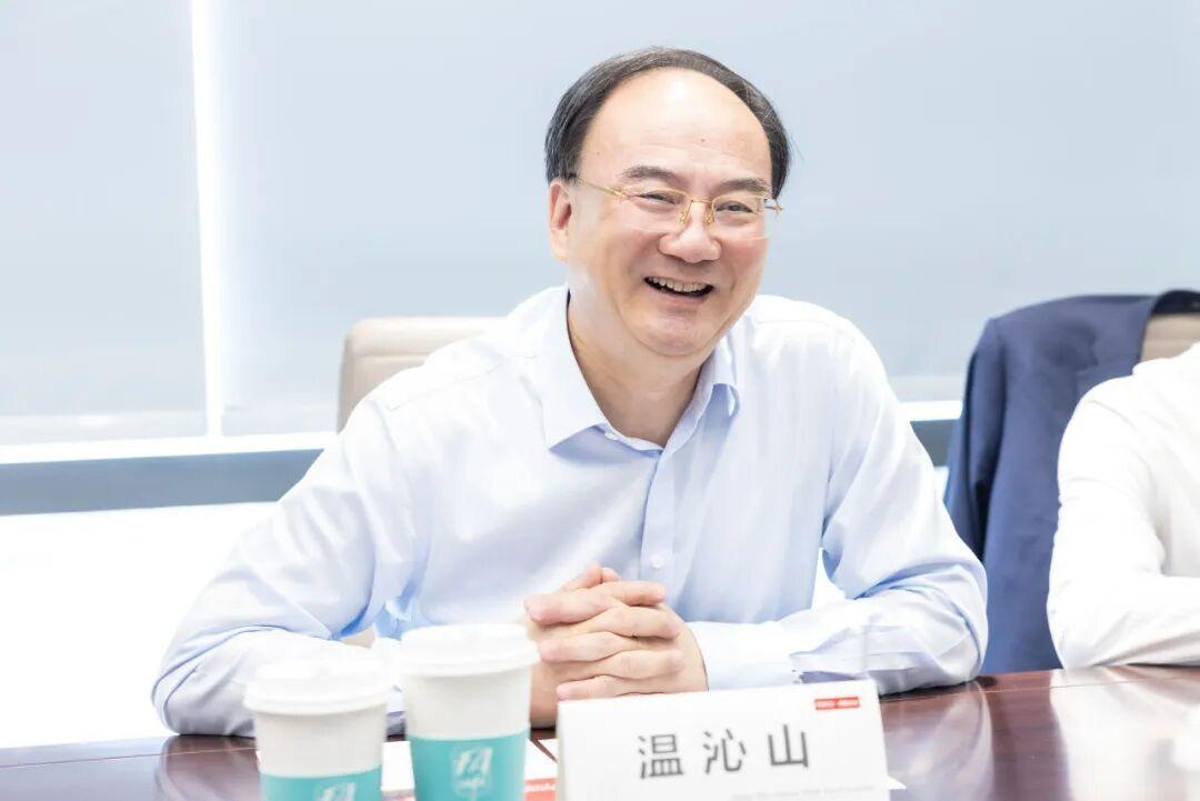 温沁山在调研座谈会上发言