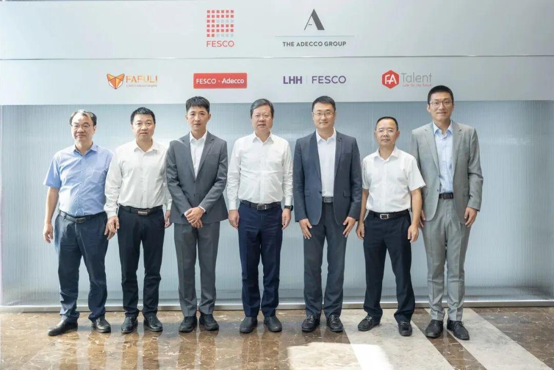 厦门同安区来访人员与人力窝负责人合影