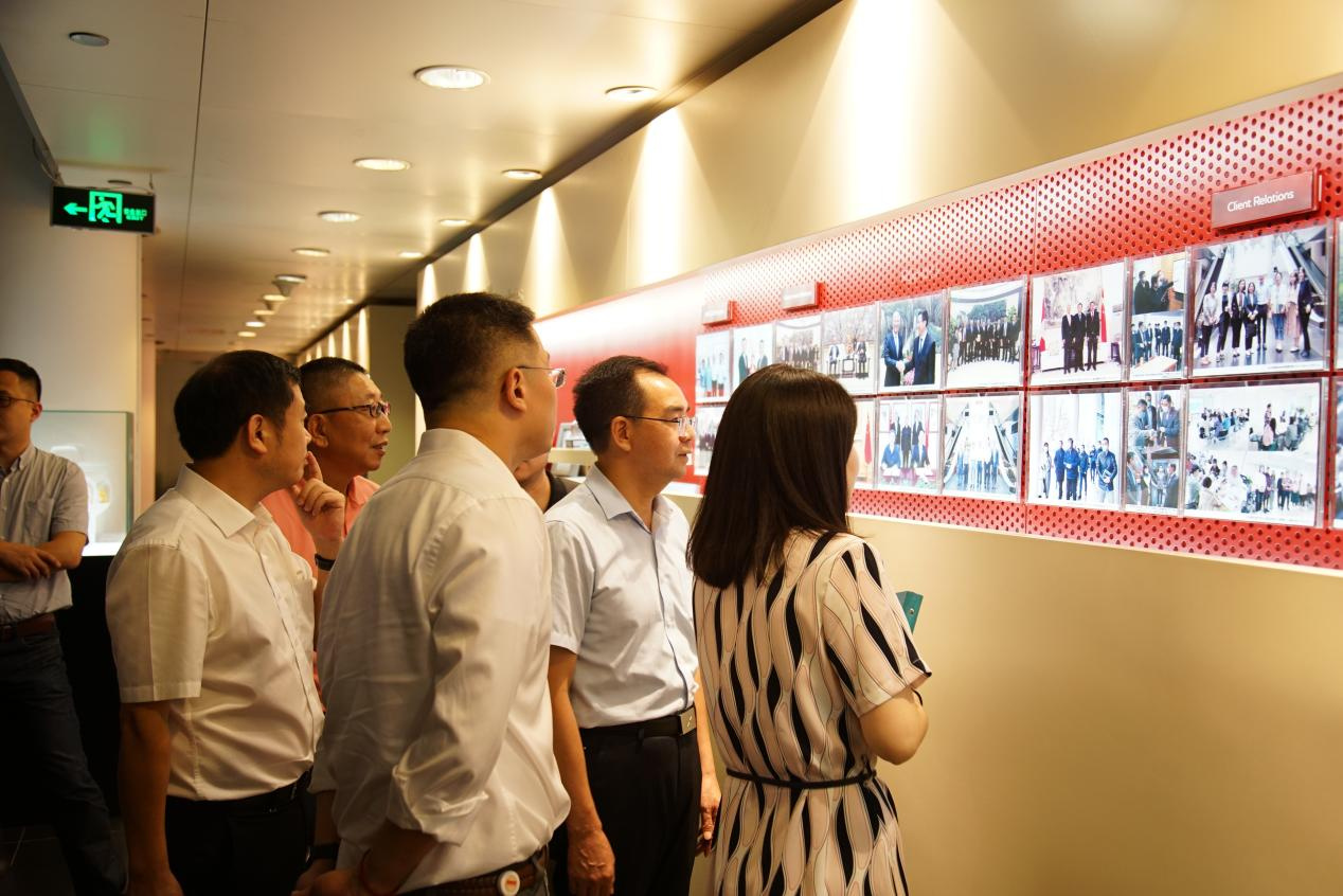调研期间参观企业展示区域